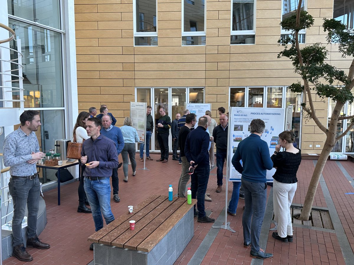 Vandaag een informatief programma voor ons nieuwe algemeen bestuur. Vanochtend in gesprek met medewerkers met een informatiemarkt op ons waterschapshuis.