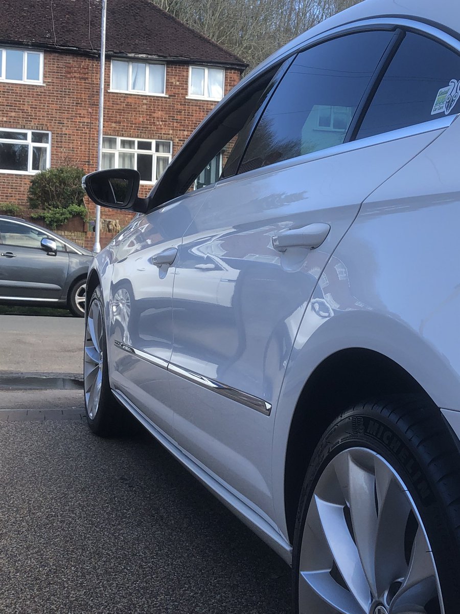 TonyL6767's tweet photo. My other passion apart from @thfc Cleaning my car #shiny #vwcc #COYS https://t.co/qBXsN9bd9S