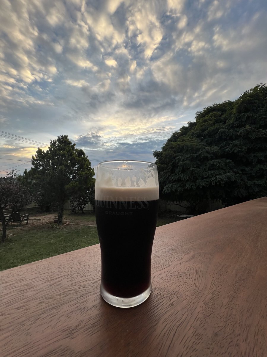 wapple15's tweet photo. #VeryGoodThursday evening #BeerView #Canberra #BeerOclock @GuinnessIreland π» https://t.co/bPJqogOLBd