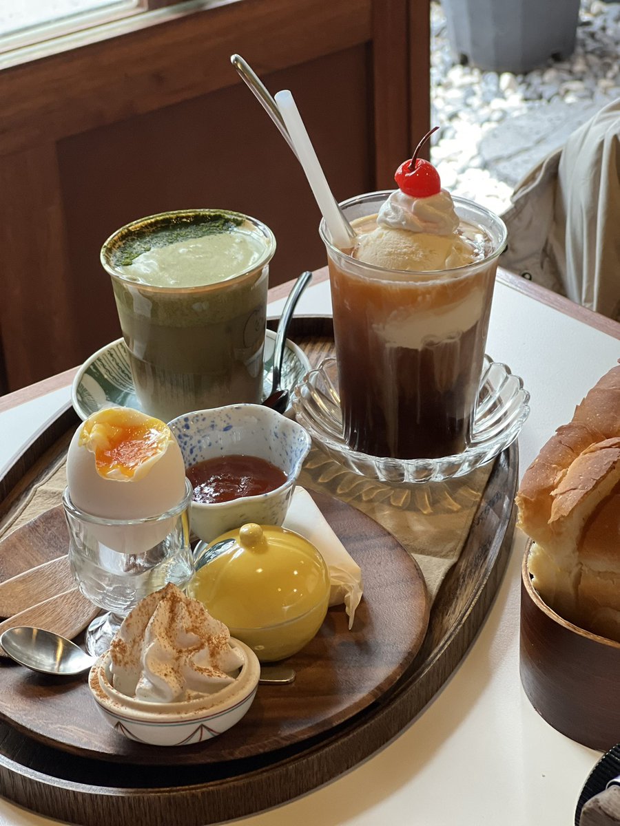 fldzh2022's tweet photo. 📍モーメントコーヒー2号店(弘大)
パンが焼ける日本ぽいカフェ！🍞✨

コメダやおかげ庵など日本の喫茶店が恋しい私たちにぴったりのカフェでした！ https://t.co/PoW7eoqHzH