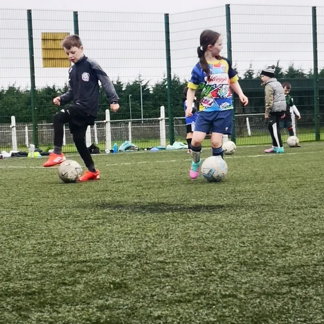 CelticSocAcad's tweet photo. 🍀🇮🇪 Returning to Attacking Principles for day 3 at our camp in Mullingar,  Ireland with @WeAreRFA 

Focusing on learning how to play ‘The Celtic Way’ through inventive, attacking football ⚽️ 

#CelticSoccerAcademy #RealFA #EasterCamp https://t.co/E1s9bcBI0u
