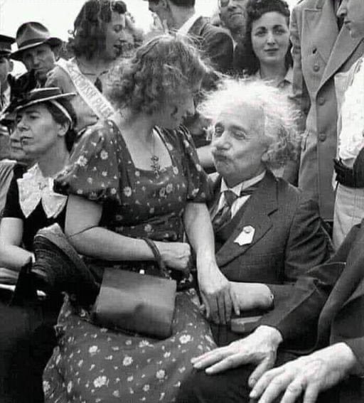 RT @Cele__Audu: At this moment Albert Einstein knew there was more to life than physics https://t.co/1vXXe326CA