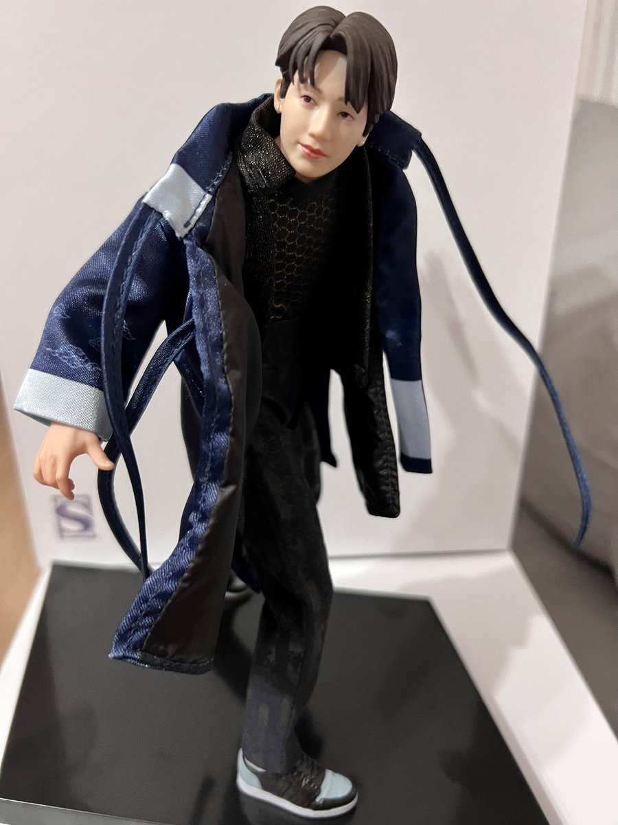 cressymie's tweet image. Been in the grief slump the past few days. I miss my Miggyboy. These babies arrived. Made me happy. Been waiting for them (preordered) for over a year! I love the intricate details. Can&apos;t wait for the rest. My 7, i will be w/ u for the rest of my life. @BTS_twt #BTSArmyMom #BTS💜