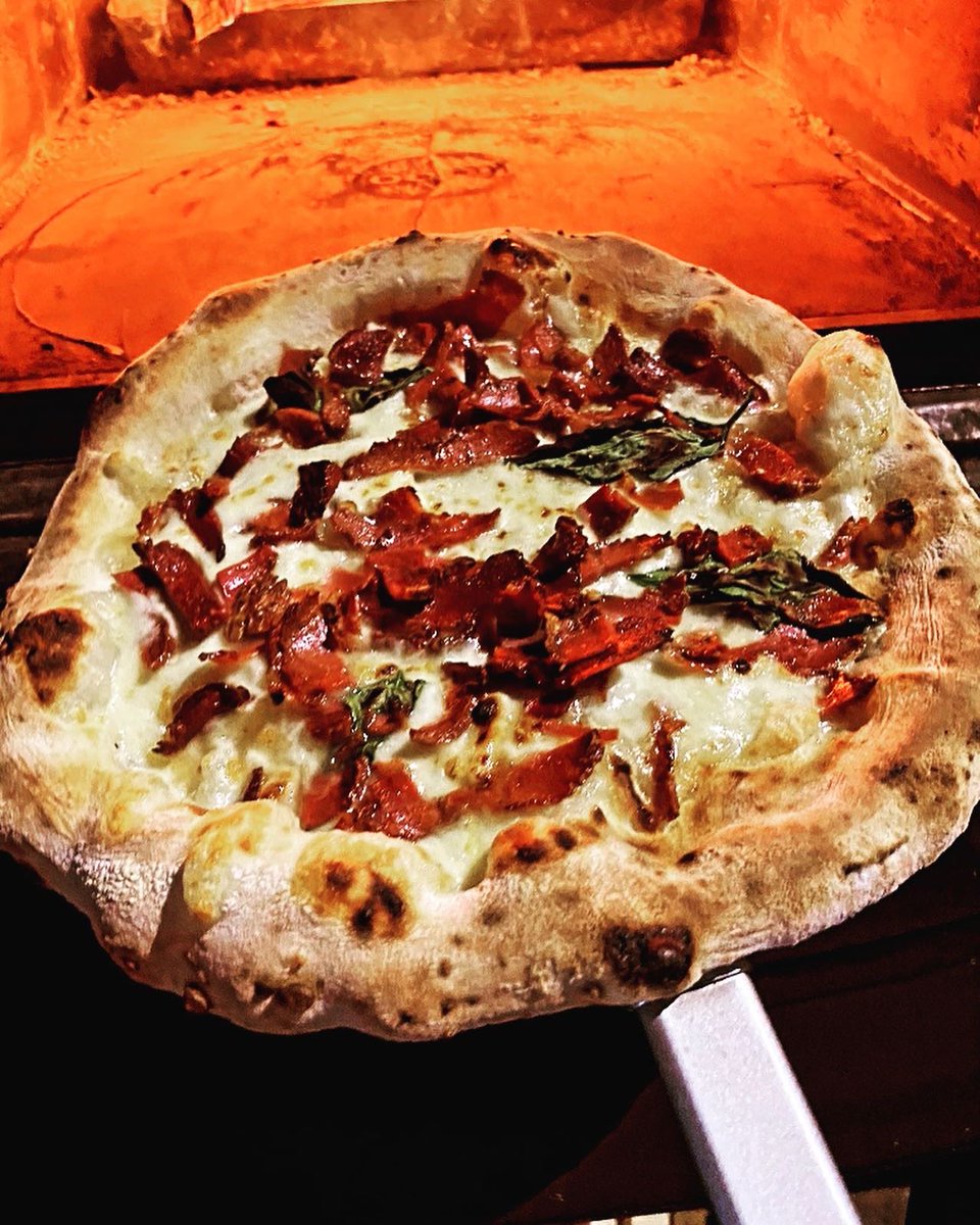 Easter Saturday 🍕🍕<a href="/TheFoxStBridesM/">The Fox</a> 
Kicking off from 3pm ☀️😎