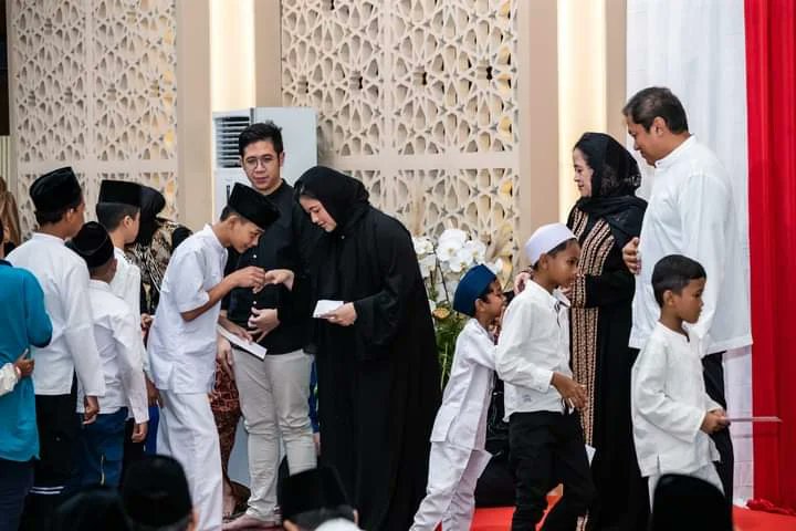 PuanCentre's tweet photo. Alhamdulillah hari ini bisa berbagi kebahagiaan bersama adik-adik dari Pesantren Ilmu Quran Al-Misbah Tanjung Priok, di Masjid At-Taufiq, Lenteng Agung, Jakarta.

Kebahagiaan yang makin lengkap dengan kehadiran keluarga tercinta… 🤍😊 https://t.co/WYR8hRbEb6
