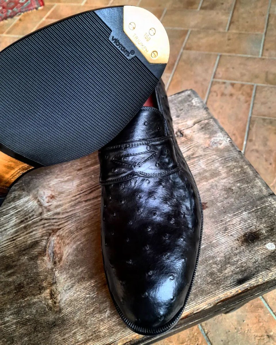 FAUSTO RIPANI HANDMADE SHOES
faustoripani.com/shop/en/
MTO for Mr. C.K. from Paris
#faustoripanishoes #artisanshoes #art #france📷