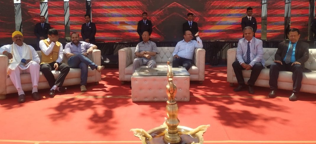 DrVijayTiwariJi's tweet photo. It was a privilege to be the part of
#Parampara2023 at @itmgkpofficial with #CEO @GidaGorakhpur @Dm_Gorakhpur  #Management
&amp; #Faculty
@anandibenpatel @myogiadityanath
@CMOfficeUP

#ParamparaITMgida #Technology #CollegeDiaries #Culture #Sports #Technical #GorakhpurCollegeFest https://t.co/iQidZETHs5