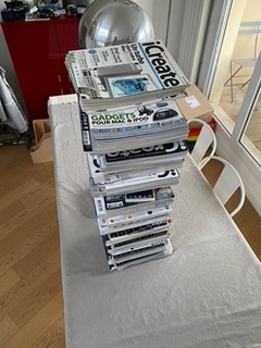 icreatefrance's tweet photo. Un gentil (et fidèle !) lecteur a construit cette tour iCreate, constituée des 199 premiers numéros (conception parasismique non garantie !).
D'après vous, quel est sa masse, à 1 kilo près ?
#iC200 https://t.co/gOVElAmo5N