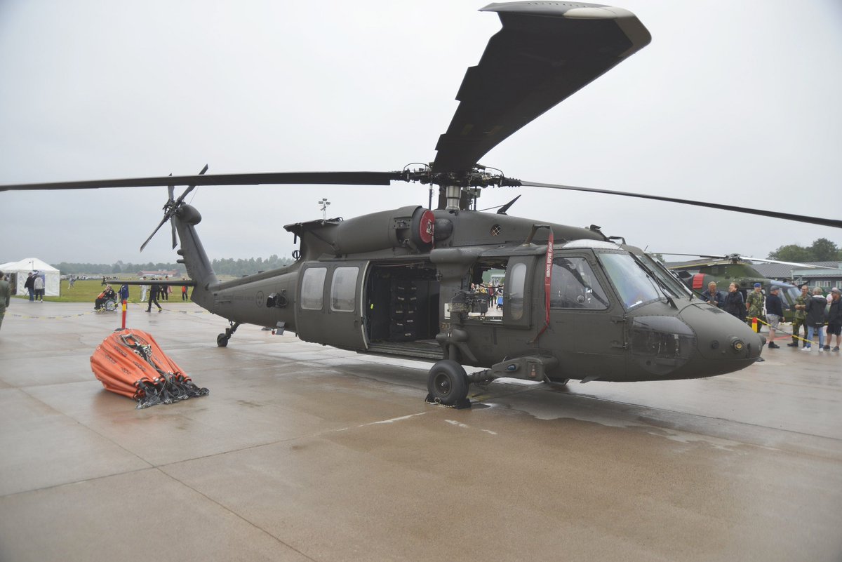 Harvinaista herkkua Suomen Ilmailuliiton päälentonäytökseen: Ruotsin Ilmavoimien UH-60M Blackhawk -helikopteri. Suomen Ilmailuliiton päälentonäytös Turku Airshow  koetaan 17.-18.6.2023. Kuva: Perttu Karivalo  #ilmailuliitto #TurkuAirshow #Suomenilmailuliitonpäälentonäytös