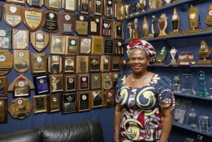 NigeriaStories's tweet photo. Today we remember Dora Akunyili, who died in 2014, she lost her sister, who was given fake insulin for diabetes. This was 1988. 
In 2001,she became the head of NAFDAC.
By 2006, she had reduced the circulation of fake drugs in Nigeria from 80% to 17%. 

Keep resting  🕊️ https://t.co/zlgTyd1tiY