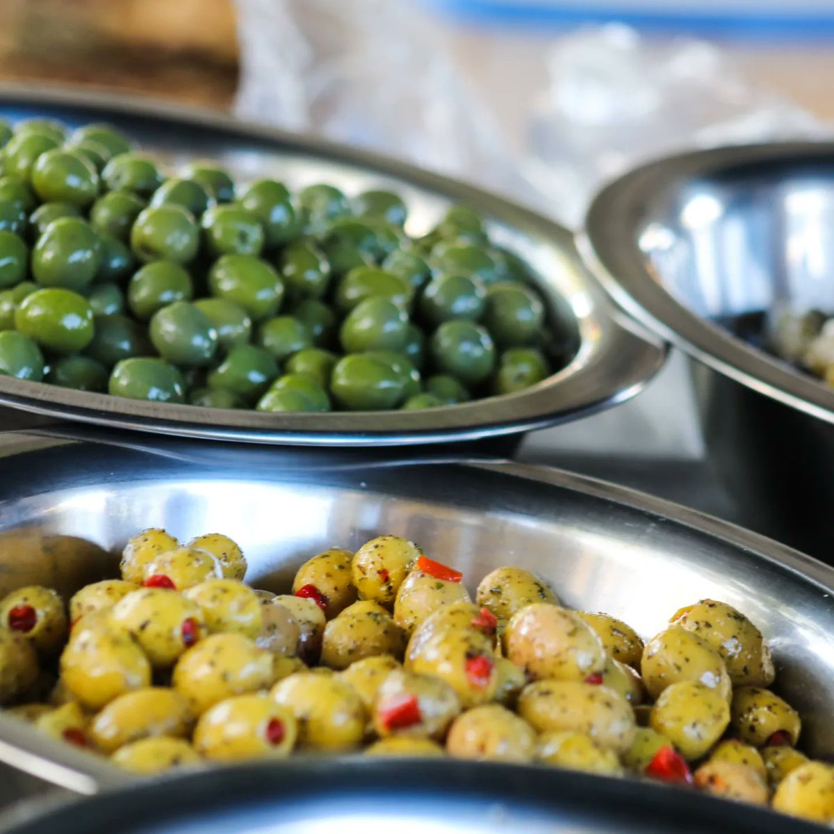 This Easter weekend the farmers market is open as usual with all your favourite stalls in the lineup. 
We are sure that all the ingredients for your Easter lunch will be available on the day.
See you all there. 
📷 <a href="/LawrenceChirita/">Laurentiu Chirita</a> 
#stepneymarket #Easter #shopping #EastLondon