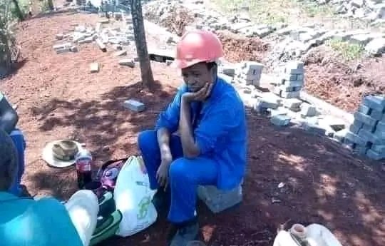 Hlayisanisono's tweet photo. Domu leriya ra Buildara na le university of cape Town rifikili 😝🤭 #mhanibuildara 👷‍♀️ https://t.co/9zVqlAZXm9