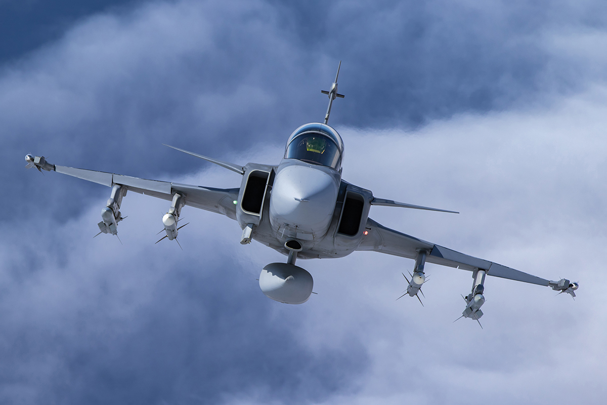 Suomen Ilmailuliiton päälentonäytökseen saapuu Ruotsista kolme Saab JAS39 Gripen -hävittäjää.  Turku Airshow koetaan 17.-18.6.2023. Kuva: Aviation Photocrew #ilmailuliitto #TurkuAirshow #Suomenilmailuliitonpäälentonäytös