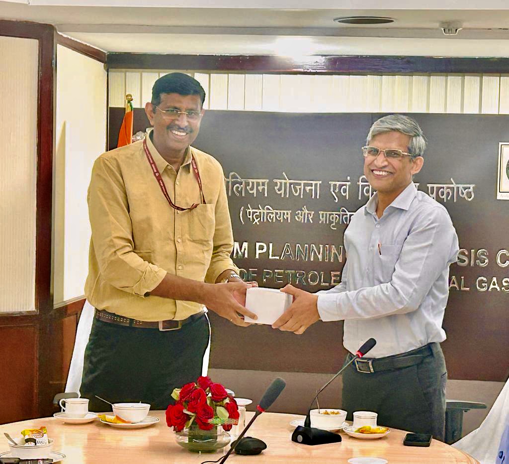 Petroleum Planning & Analysis Cell, MoPNG, GoI tweet media