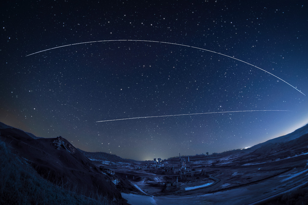 Space Stations in Low Earth Orbit apod.nasa.gov/apod/ap230107.… 
ht <a href="/NASA/">NASA</a> 
 #WednesdayMotivation #WednesdayVibes #WinningWednesday
#astronomy #photography #inspiration #APAXX
📷 Zarcos Palma