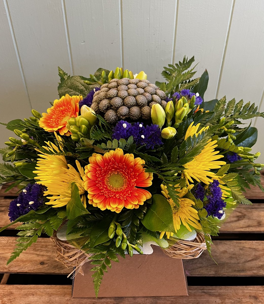 RosepetalsF's tweet photo. Happy Easter 🐣 
Open today closed Good Friday . Call 01455 250562

#hinckley #burbage #barwell #earlshilton #stoneystanton #stokegolding #elmesthorpe #wolvey #marketbosworth #sapcote #nuneaton #stapleton #hinckleyafc #fosse107 #flowerdelivery #localbusiness #wonderfulhinckley https://t.co/eY86m5alAi
