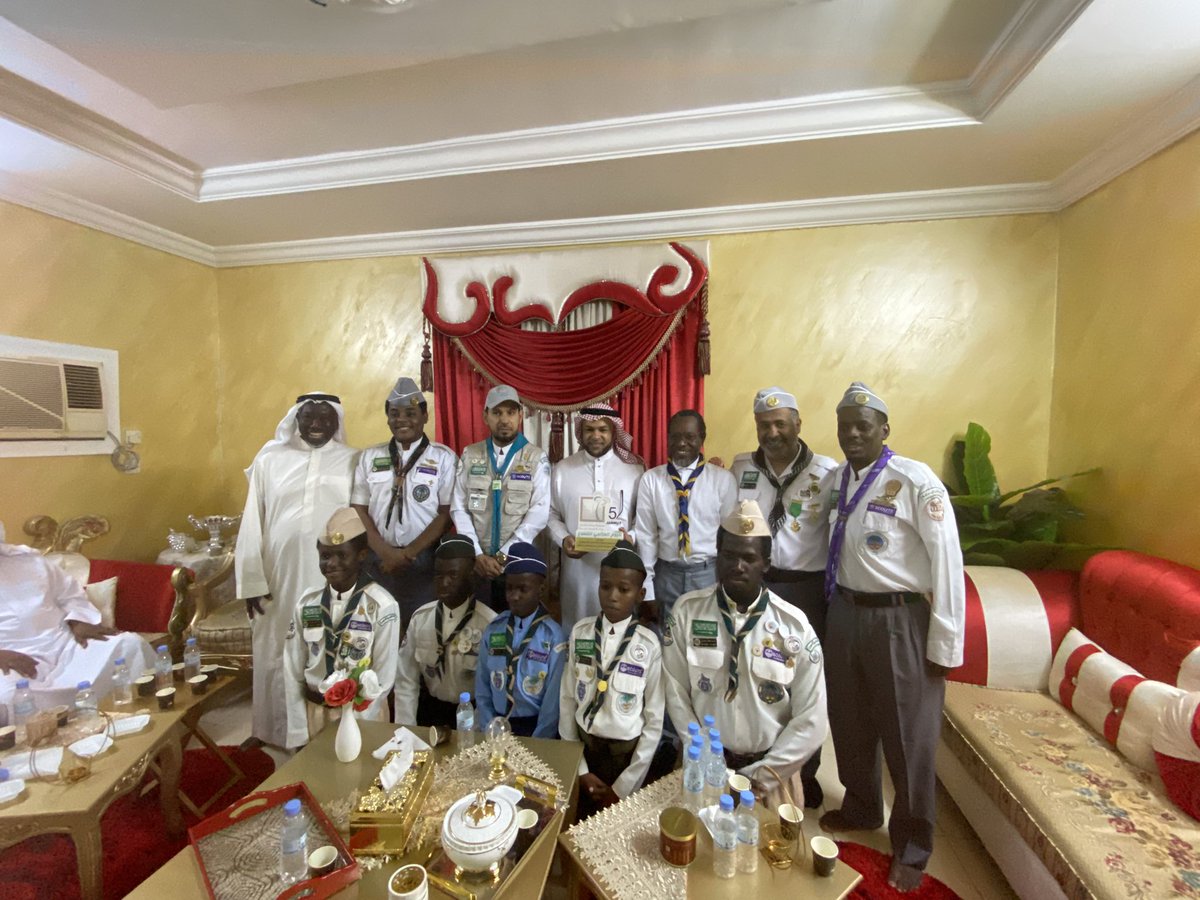 تم تكريمي من فرقة كشافة شباب مكة التابعة لمراكز الأحياء بمكة 
علي المشاركات التطوعية معهم 
شكرا للأخ القائد عثمان ولجميع أفراد الفرقة ولكل من حضر من أصحاب وأصدقاء