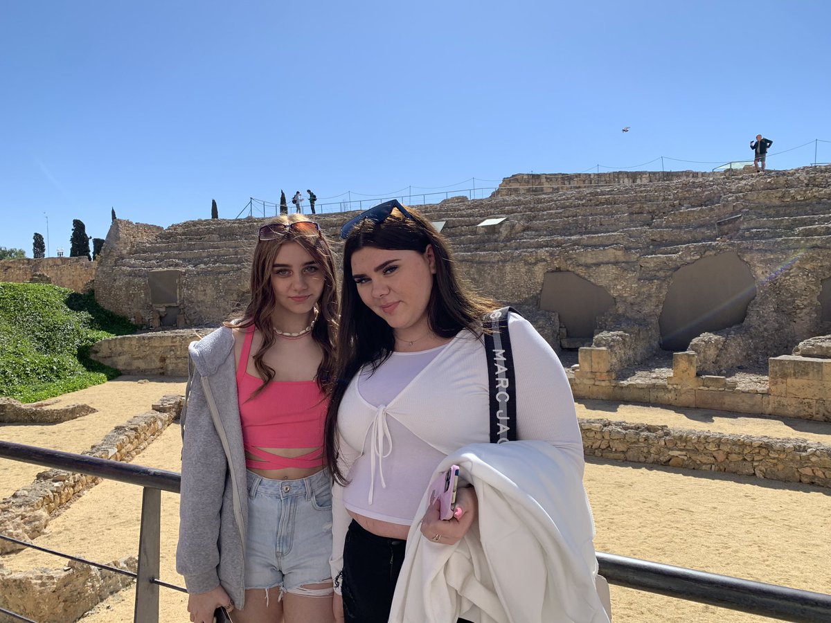 malonelanguages's tweet image. Spanish trip Day 2 spent in the beautiful town of Tarragona. We climbed the walls of the old Roman city, visited the ruins of the amphitheatre and soaked up the sun on a fab beach🏖️