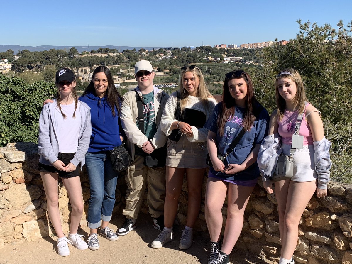 malonelanguages's tweet image. Spanish trip Day 2 spent in the beautiful town of Tarragona. We climbed the walls of the old Roman city, visited the ruins of the amphitheatre and soaked up the sun on a fab beach🏖️