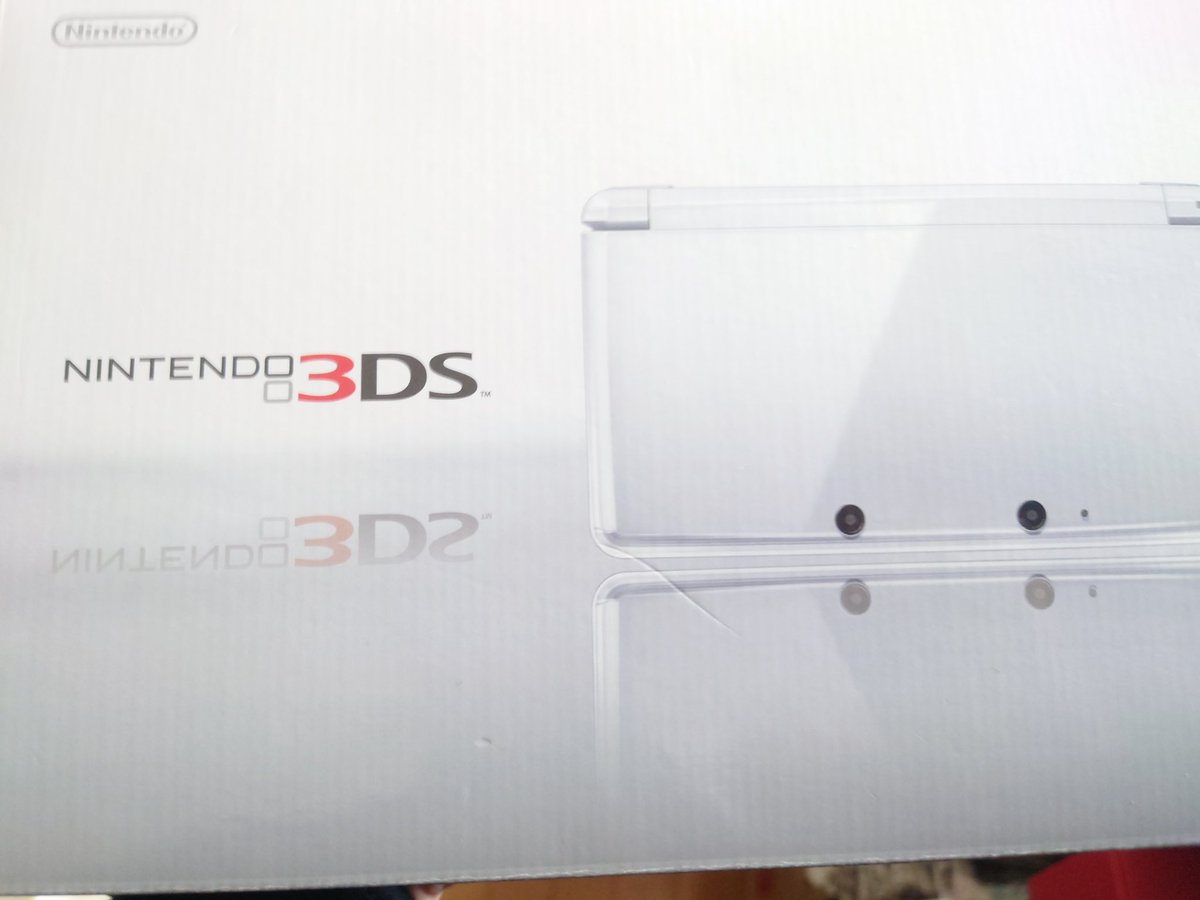 Tears_307X's tweet photo. 最新のゲーム機　手に入れた！ https://t.co/ePPgubT8qZ