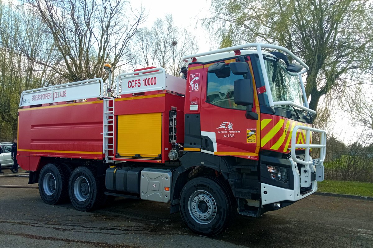 SDIS_10's tweet image. 🆕🚒 Les sapeurs-pompiers de l'Aube sont dotés d'un nouveau Camion Citerne Feu de Forêt Super #CCFS affecté au centre d'incendie et de secours de #Romilly.
Les formations ont démarré avec les équipes romillonnes pour une prochaine mise en service.
#incendie #Gallin #intervention
