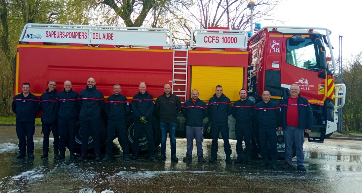SDIS_10's tweet image. 🆕🚒 Les sapeurs-pompiers de l'Aube sont dotés d'un nouveau Camion Citerne Feu de Forêt Super #CCFS affecté au centre d'incendie et de secours de #Romilly.
Les formations ont démarré avec les équipes romillonnes pour une prochaine mise en service.
#incendie #Gallin #intervention
