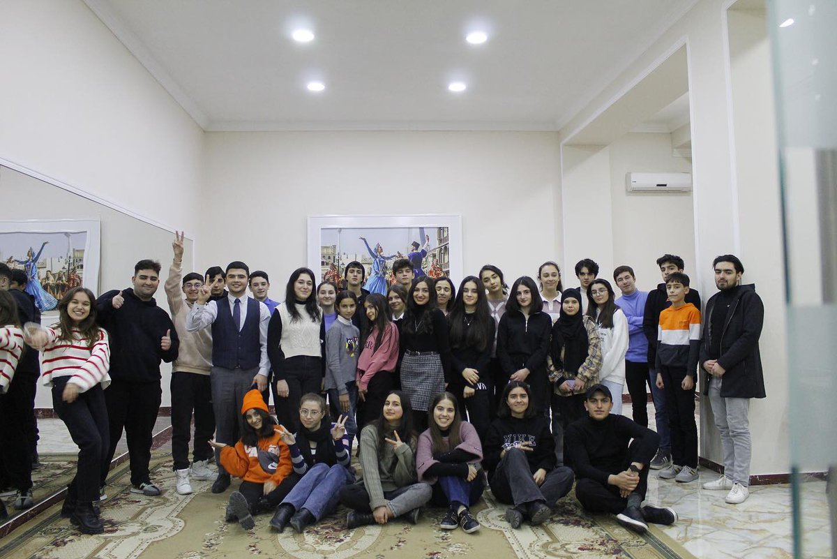 ElsenMe35872208's tweet photo. #Gikm mənə çox şey öyrətdi Düzgün ünsiyyət qurmağı, sosiallaşmağı, gələcək karyeramda addımlamağı öyrətdi. Gikmin Xaçmaz nümayəndəliyi mənim üçün normal bir qurum deyil ailəmdir. Asudə vaxtımı səmərəli keçirməyə köməkdir #Gikmbaglanmasın @azpresident @1VicePresident @Youthfund_Az https://t.co/FGQcVNI3Hx
