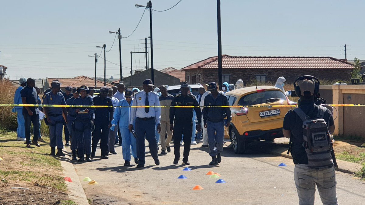 CrimeInSA on Twitter: "8 cash in transit heist suspects shot dead by police in Sebokeng."