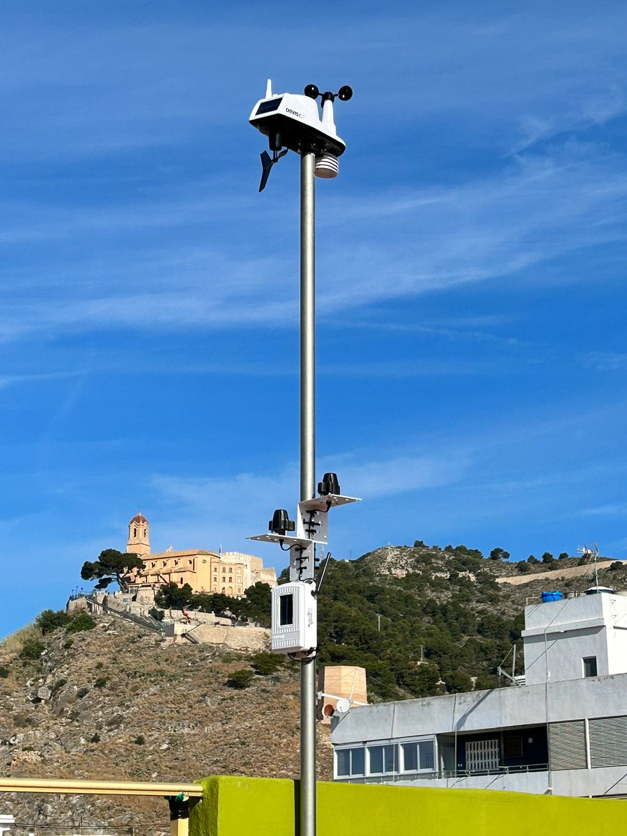 MeteoCullera's tweet photo. Desde ayer tenemos instalada en MeteoCullera una #DavisVantageVue con sensores de #RadiacionSolar y #UV. Funcionando con #WeatherlinkLive.
Acabamos de hacer las últimas comprobaciones de nivel y está todo OK! ✅✅ https://t.co/YqTEX8l02U