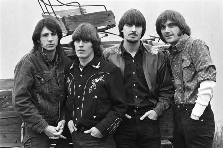RalphMcLeanShow's tweet photo. Talking with @SidCPsGriffin of @thelongryders  on the show tonight. Such a great band. True pioneers in the 80s and still making terrific music today. Tune in for our chat on @bbcradioulster and @BBCSounds tonight from half nine. @CherryRedGroup #septembernovember https://t.co/UOqV6tEGQm