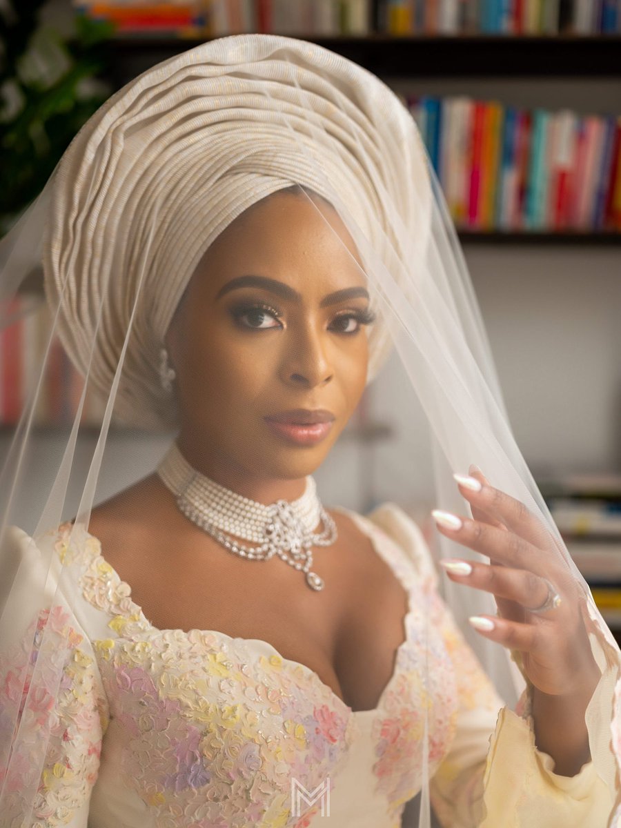 Tiwalowla's tweet photo. Bride wey get PhD in styling https://t.co/aE5IhyaRdu