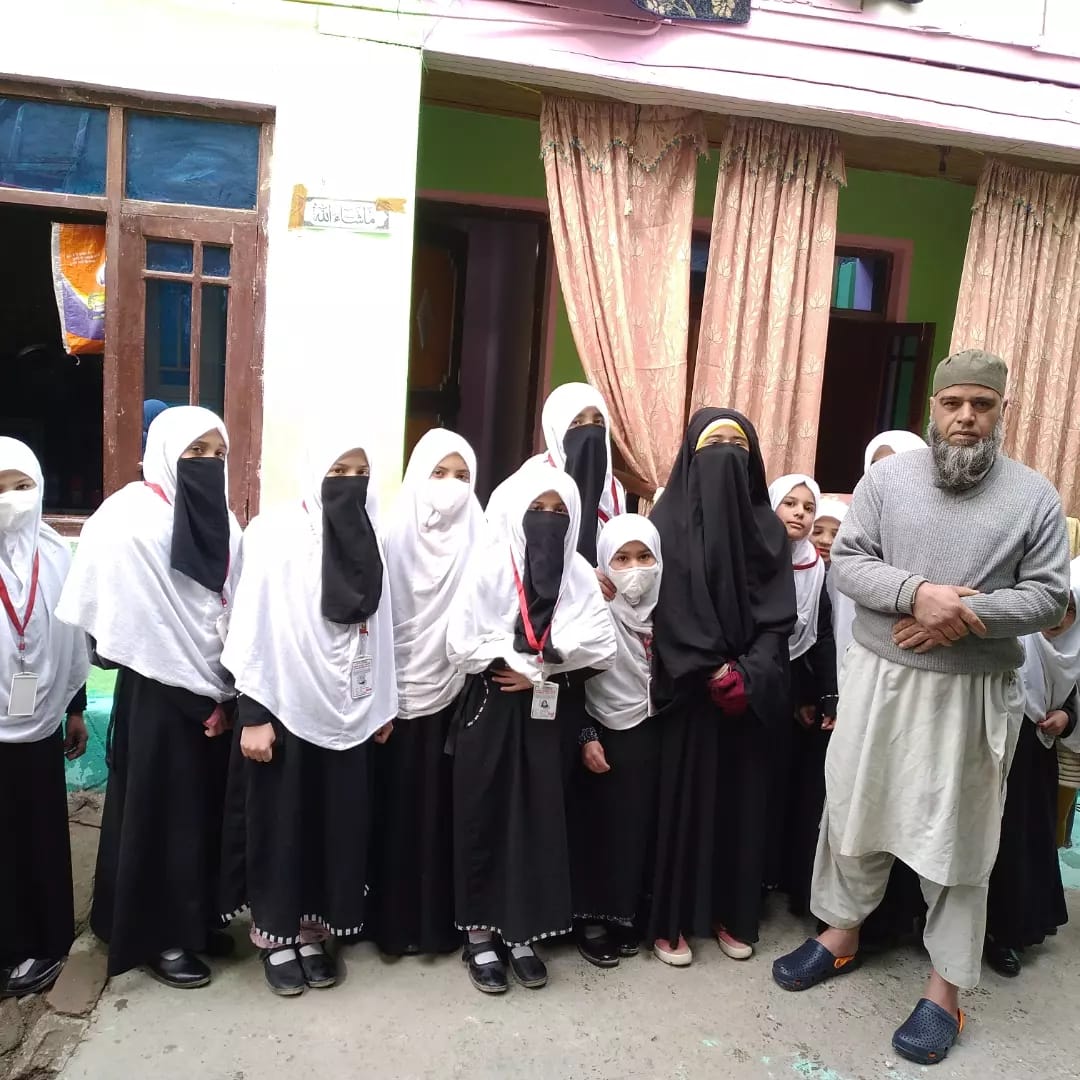khana57334's tweet photo. Syeda Hazrat Zainab Al Miskeen Yateem khana bemina hamdaniya colony near bridge//Aac:0561010100000909//6006407132//88074601 https://t.co/XunLHN7Bof