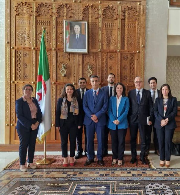 PNUDAlgerie's tweet photo. Le programme de coopération #UNDPCPD et les perspectives de concrétiser les axes stratégiques au centre des échanges francs et fructueux entre 👉@BlertaAliko et @msberrah DGRM @Algeria_MFA #UNSDCF: 
#GouvDémocratique;
#CroissanceInclusive;
#NatureClimatÉnergie;
#DevHumainSocial. https://t.co/mztQy70JzB