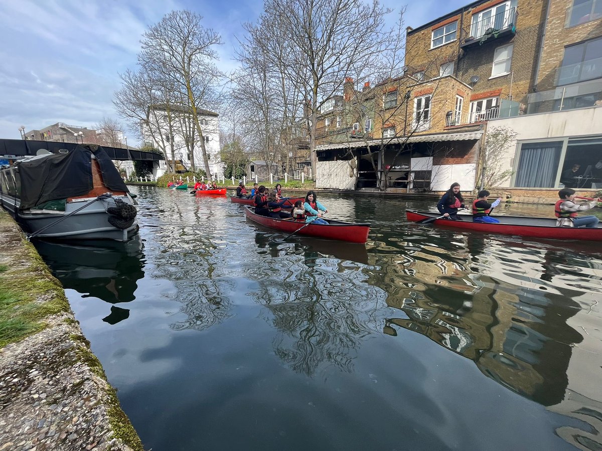 LdnSportsTrust's tweet photo. Sun was shining over at the Canalside W10 SAFE camp. Lots of activities taking place across the week. They event took a trip down the canal❗️#SAFEcamp @JohnLyonCharity @RBKC @youngkandc https://t.co/1CugCsFPwy