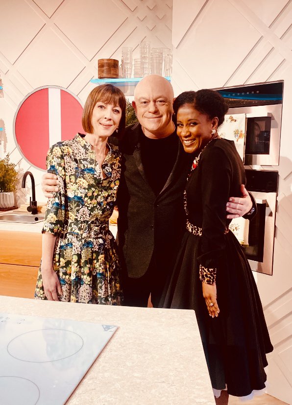 So good to do another divorce clinic on @lorraine today with @FamilyLawGuruUK, debunk some myths around the rising divorce nos, celebrate #nofaultdivorce one year on, signpost to @ResFamilyLaw members AND sneak a cheeky pic with previous guest the v lovely @RossKemp #busymorning