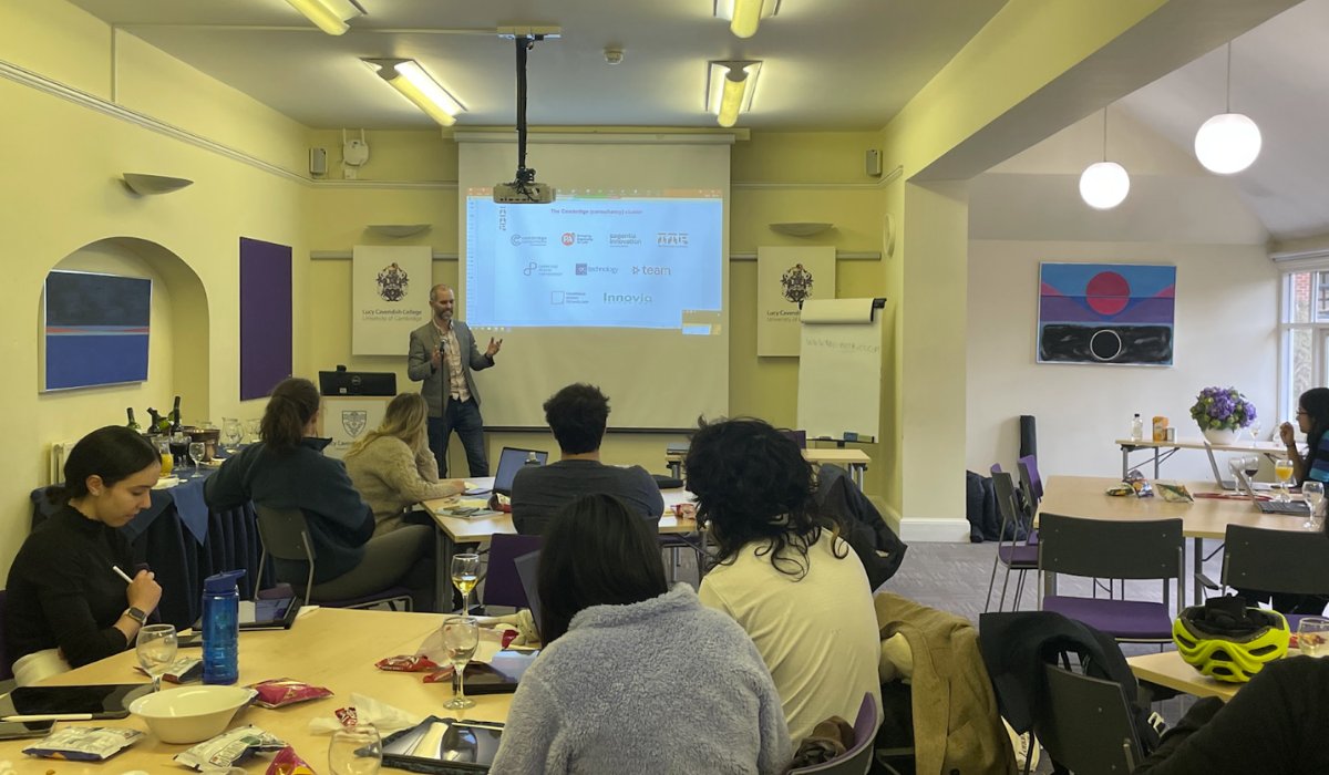 LucyCavColl's tweet photo. 🔹 https://t.co/XJ7coXkbsY 🔹
Healthcare transformation is being catalysed by new #innovations, #technology, and #healthcare problems.
The #Cambridge Biodesign Workshop, organised by Aishwarya Venkatramani, @SUBiodesign Alumni, in collaboration with the @LucEntSoc, explored how #ideas can be developed into products that benefit the entire community.