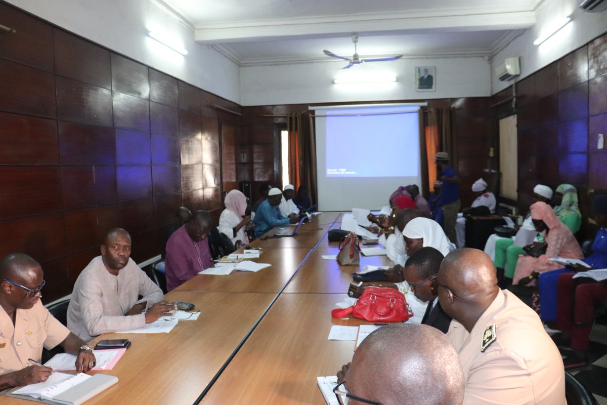 statsenegal's tweet image. Dans le cadre du #RGPH5 , la Gouvernance de Dakar a abrité une rencontre d&apos;échanges entre l&apos;ANSD, l&apos;administration territoriale et les relais communautaires pour la phase du dénombrement prévue du 15 mai au 15 juin 2023.
#RGPH_SN2023 #Recensement #kebetu