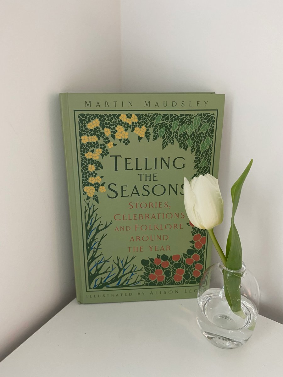 🌿🌸’Telling the Seasons’🌿🌸 spring edition 🌱 This gorgeous book teaches you about the seasons. Take some mindful moments this bank holiday to get lost in its pages! 📗: buff.ly/3wkOKVu #Seasons #Spring #BookTwitter #bankholiday @StoryMartin ✨