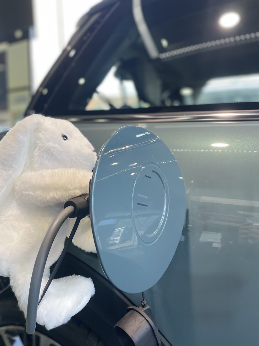 SytnerMINI's tweet image. Ginny has arrived at Sytner MINI this morning, she's charging up her MINI Electric ready for Easter weekend adventures! Keep an eye on our social media this weekend to see what Ginny is up to!
#wheresginny #ginnyinthemini #sytnermini #minirange #miniuk #minielectric #minicars