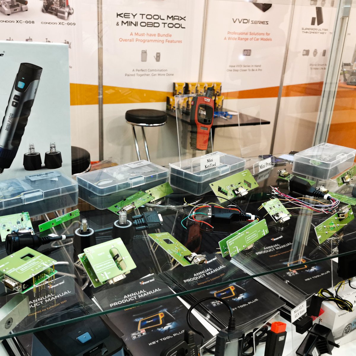 XhorseGlobal's tweet photo. Try out Xhorse Solder-free Adapters &amp; Cables and work more easily!

#xhorse #miniprog #keytoolplus #programming #solderfree #security #locksmithlife #locksmithing #locksmithservice #carlocksmiths #keyprogrammingtool #keyprogrammingmachine #immoprogramming #locksmith https://t.co/Ebh8C9Q1Eo