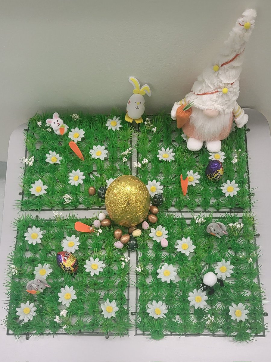LouiseWatsonAHP's tweet photo. Happy Easter from ward KN IRH, Susan and her team linked with Newark Primary to decorate the ward, lots of lovely pupil pictures displayed,well done all #teamirh @NHSGGC @greenocktele https://t.co/YqqXDVQq1K