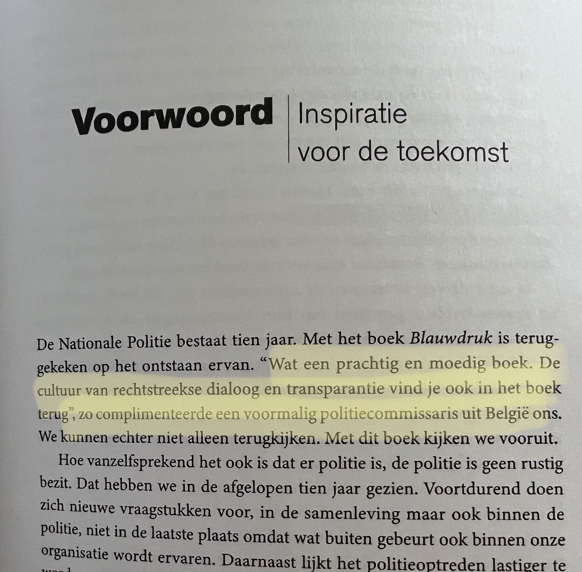Na boek ‘Blauwdruk’ dat ik inderdaad ‘prachtig en moedig’ vond wegens ‘de cultuur van rechtstreekse dialoog en transparantie’ 😉 verder #lerenvandeburen’ hoe zij #politie zien voor de komende 10 jaar 👊 <a href="/BeSafeBEL/">BeSafe</a> <a href="/AnneliesVl/">Annelies Verlinden</a> @JelleJanssens5 @sofiedekimpe  #SEGPol <a href="/CPL_Belgium/">CPL Belgium</a>