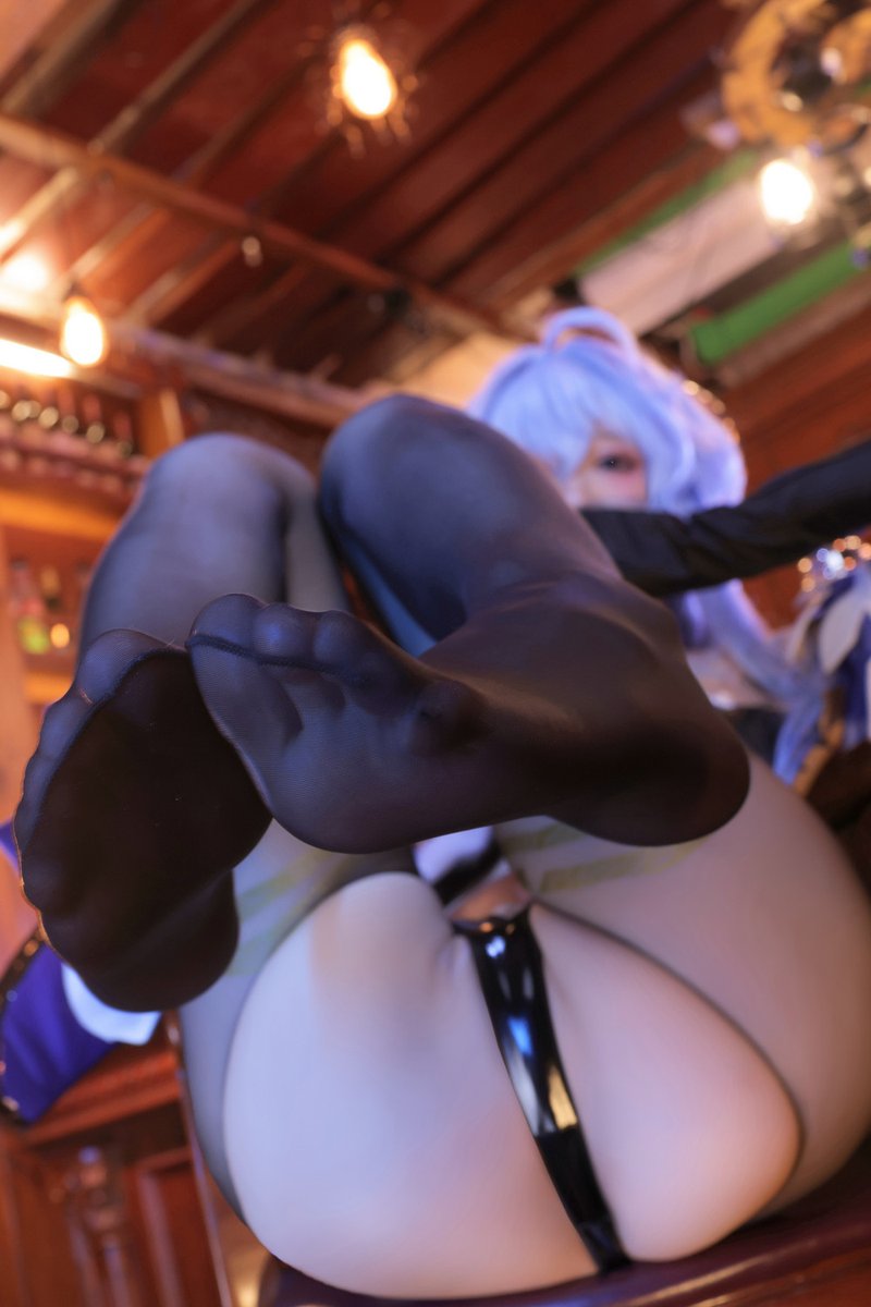 ashicoki_blog's tweet photo. レイヤーお嬢様の足裏誘惑
#feet #foot #footfetish #pantyhose #footjob #足フェチ #脚フェチ #足裏 #爪先 #美脚 #美腿 #足交 #恋足癖 https://t.co/djHFEyoX74