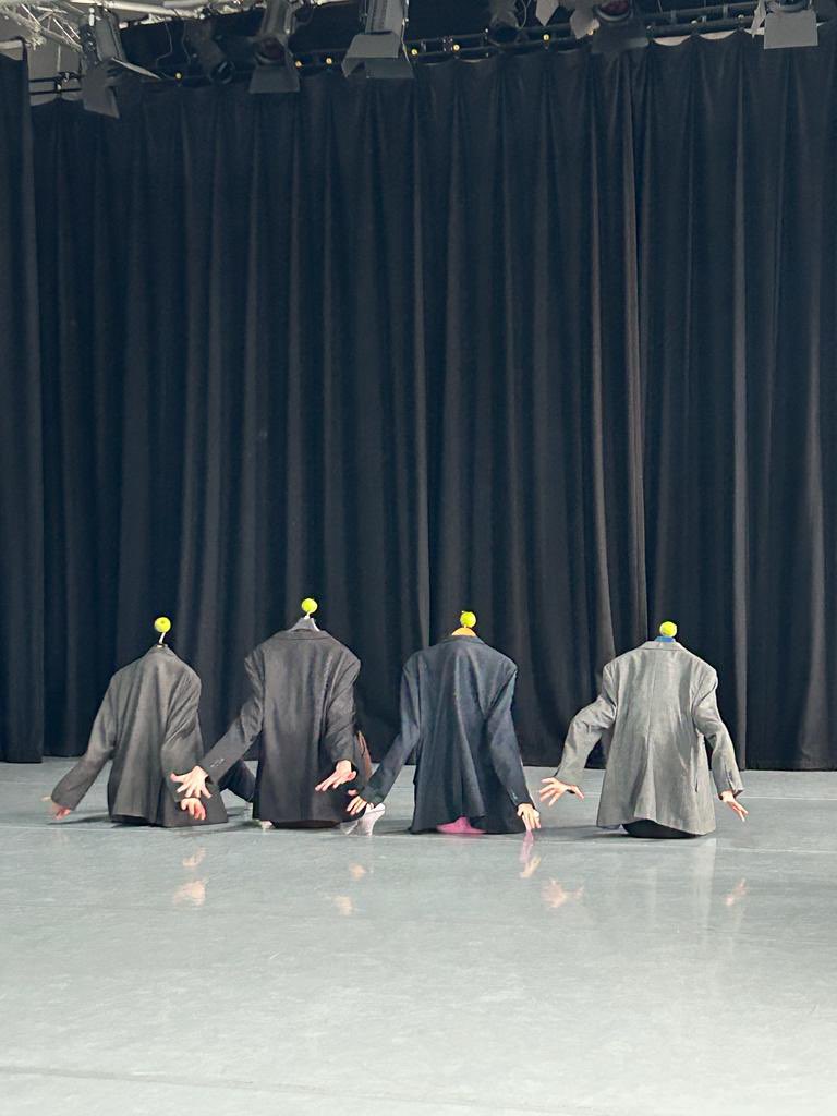 Great job to our Swindon Contemporary students for completing their intensive and creating 2 distinct prices. Yesterday, they showcased the pieces they created for the upcoming summer show.
 
📸 Level 1 and 2 who collaborated with Gabrielle