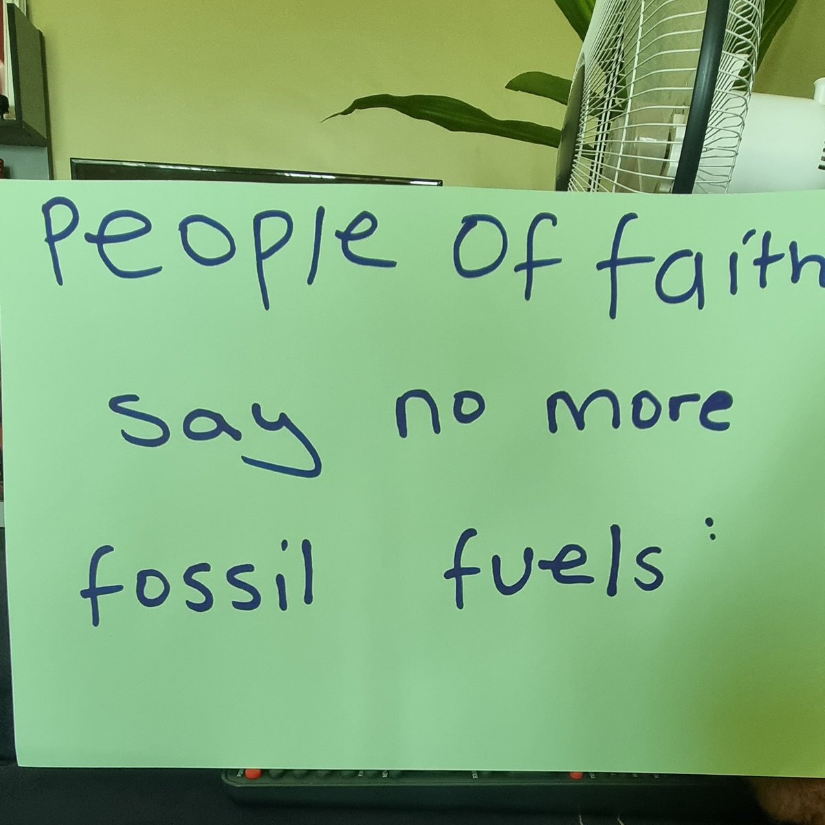 People of faith say no more fossil fuels. 
#climatejustice 
#Riseupmouvement