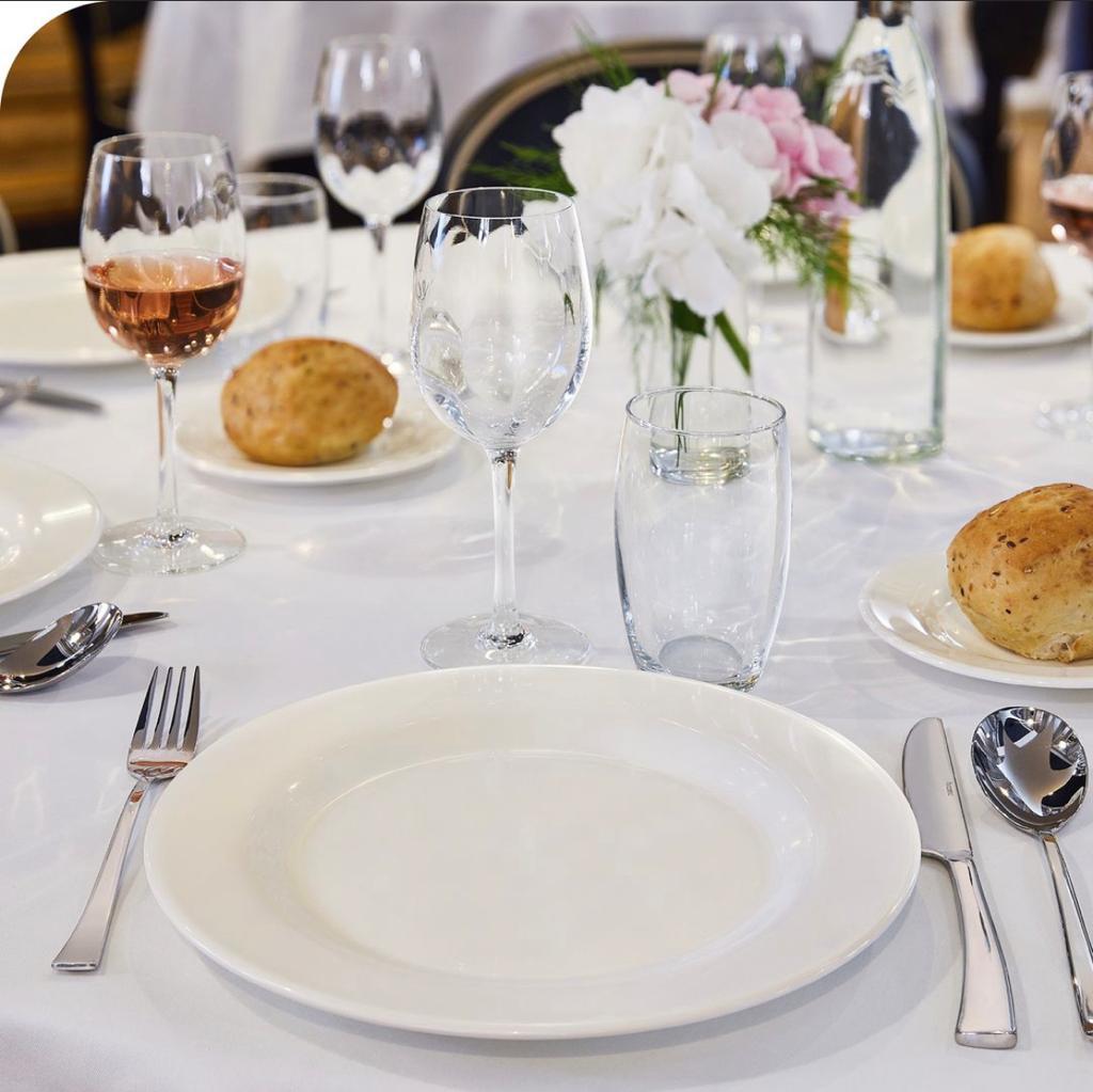 Llega la Semana Santa y con ella las salidas y celebraciones especiales.✨👉🏻 Esta colección de Arcoroc es un verdadero acierto para darle elegancia, simplicidad y luz a las presentaciones de tu bar o restaurante. ¡Consíguela en #DemingoEquipamientos! ✔️

¡Feliz Jueves Santo!💜