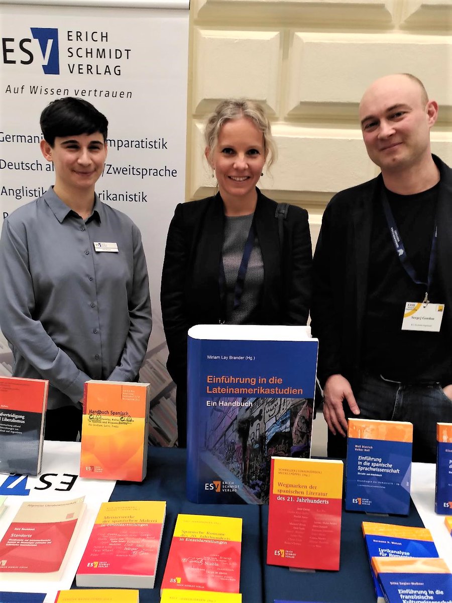 ESV_Philologie's tweet photo. Ein absoluter Hingucker beim #Hispanistentag 2023: unser #Buchdummy. Jetzt ist das Lateinamerika-Handbuch der Herausgeberin Miriam Lay Brander und der Beiträger*innen wie Sergej Gordon erschienen. Werfen Sie einen Blick ins #Buch! https://t.co/cLYZx9VbwS
@hispanistica https://t.co/uV5zQLY1df