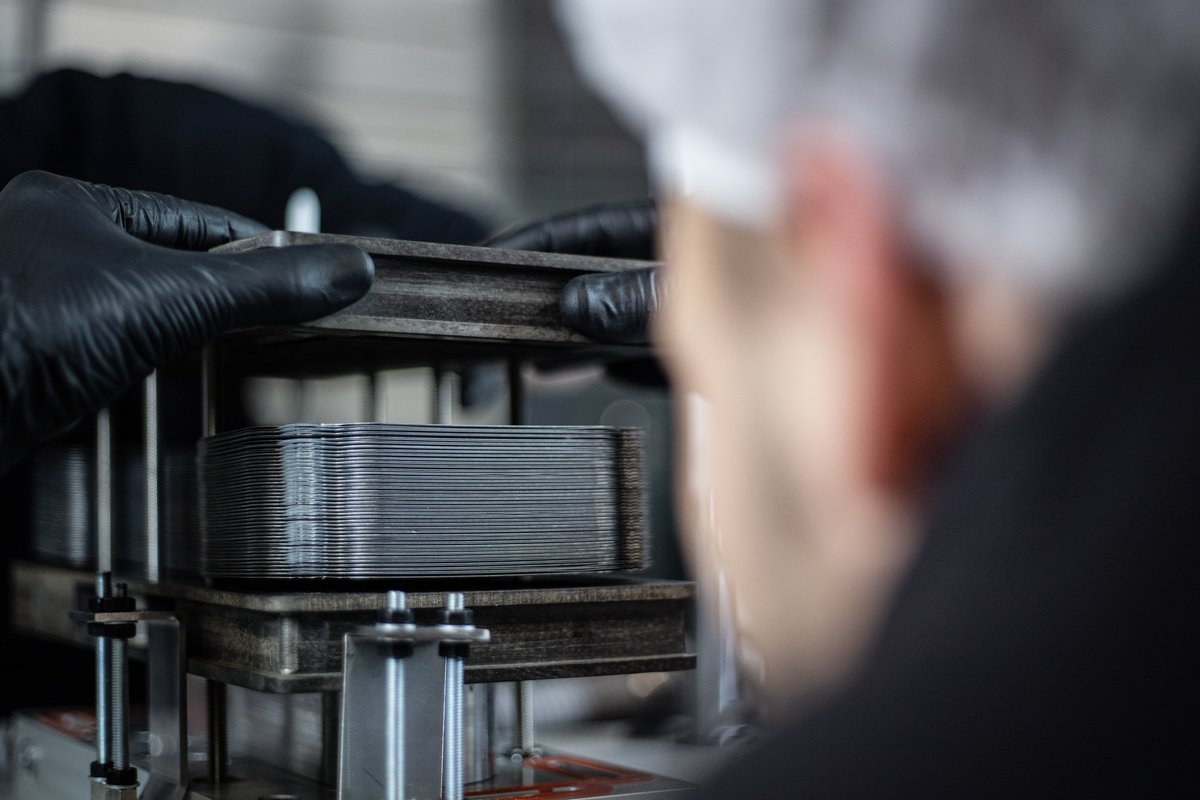 Hopium dévoile sa nouvelle technologie de pointe : une pile à #hydrogène capable de répondre aux exigences les plus élevées en termes de compacité, de durabilité et de performance. 

bit.ly/43cW17W