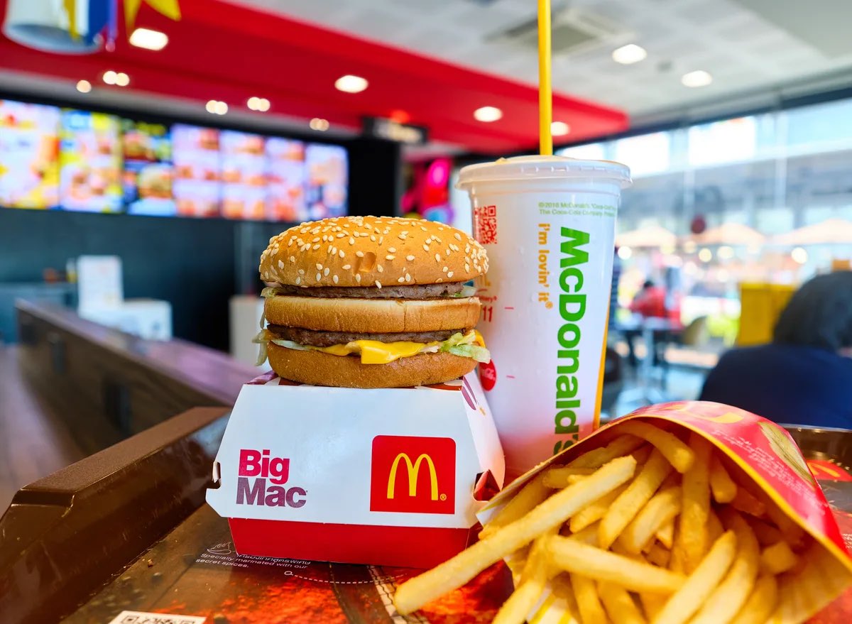 GossipRoomOff's tweet photo. 🚨 McDonald's est l'enseigne de restaurant rapide préférée des Français en 2023 ! 🍔🍟 (via Sud-Ouest) https://t.co/MuYBibBHLE