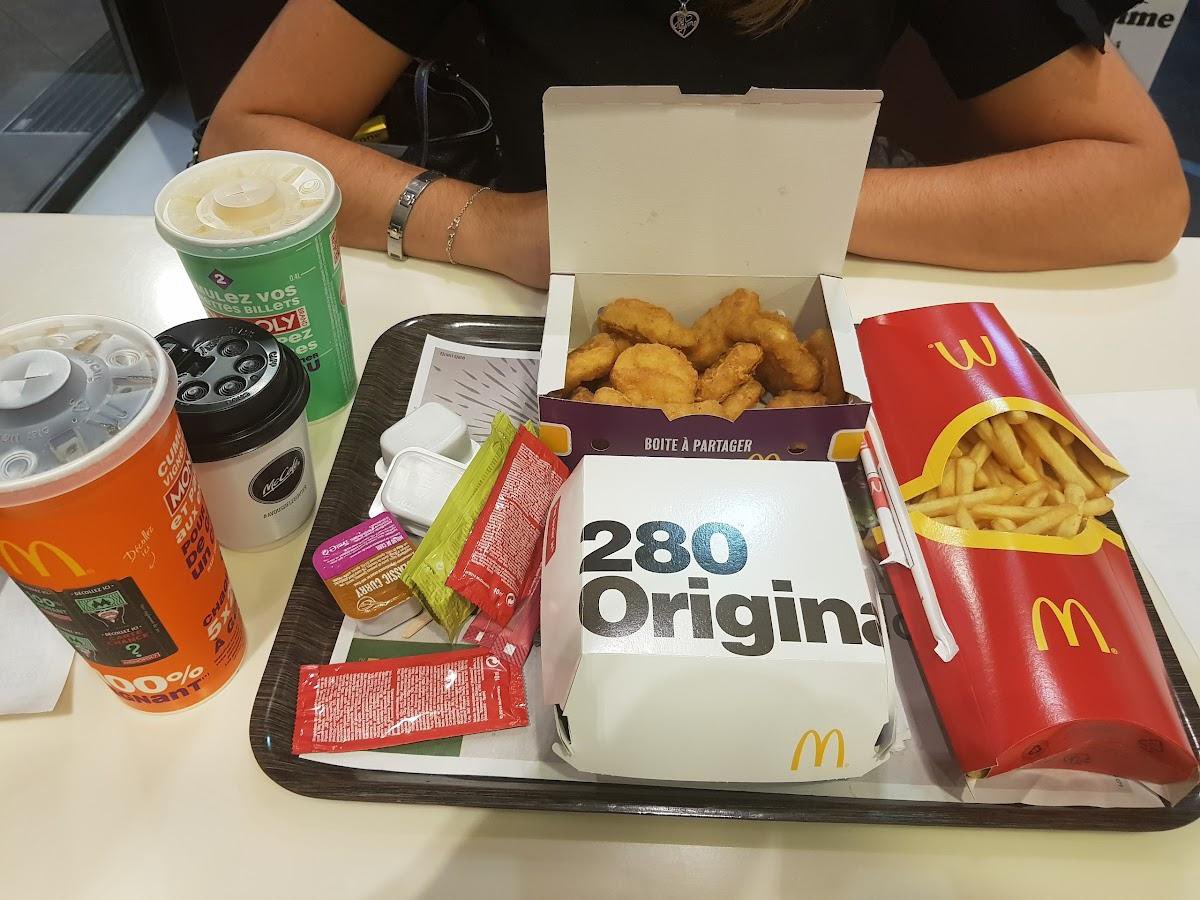GossipRoomOff's tweet photo. 🚨 McDonald's est l'enseigne de restaurant rapide préférée des Français en 2023 ! 🍔🍟 (via Sud-Ouest) https://t.co/MuYBibBHLE